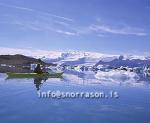 hs012617-01.jpg
Silgt á Jökulsárlóni, kayak paddler on the Glacier
lagoon