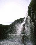 hs011503-01.jpg
maður baðar sig í heitum fossi, 
man bathing in a warm waterfall