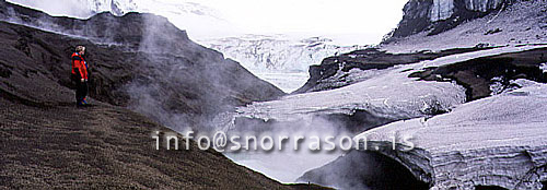 hs008198-01.jpg
maður á háhitasvæði, maður í óbyggðum, 
Grímsvötn, in Vatnajokull glacier