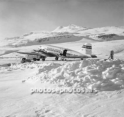 ss07246.jpg
Douglas-flugvél FÍ  á akureyri 1955