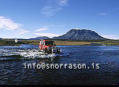 hs011539-01.jpg
Lindaá, Herðubreið, super jeppa crossing a river, 
north of Vatnajokull glacier
