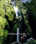 hs003135-01.jpg
maður að horfa á foss, Stakkholtsgjá, Þórsmörk, Thorsmörk, man and waterfall, gil, canion
man watching a water