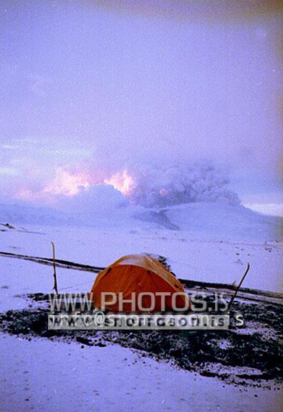 hs007487-01.jpg Hekla, erupting in 1991