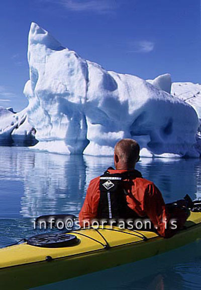 hs012605-01.jpg
Ísjaki á Jökulsárlóni, glacierlagoon, ísjaki