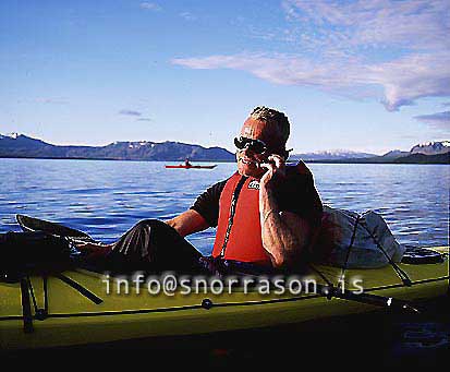 hs013016-01.jpg
maður að tala í síma, man talking in a cell phone