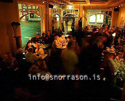 hs011654-01.jpg
fólk á veitingastað, people at a restaurant