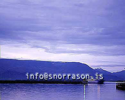 hs010879-01.jpg
Skip í inniglingunni, trawler sailing in