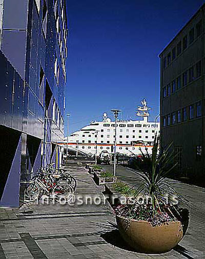 hs011330-01.jpg
Skemmtiferðaskip í Reykjavíkurhöfn
cruiser in Reykjavik