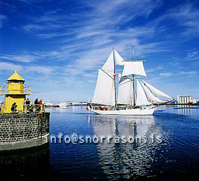 hs010050-01.jpg
Seglskip í Reykjavikurhöfn, Reykjavik harbor
sailing ship