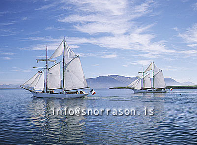 hs007895-01.jpg
Skútur
Sailing ships in Reykjavik harbor