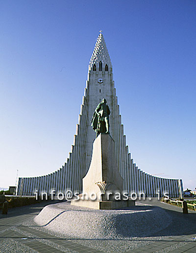 hs005612-01.jpg
Hallgrímskirkja
Leifur Eiríksson