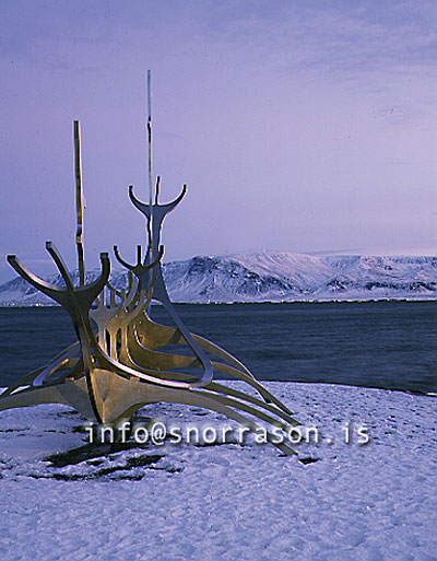 hs006525-01.jpg
Listaverk við Sæbraut