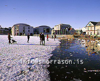 hs004804-01.jpg
Ráðhúsið og Tjörnin