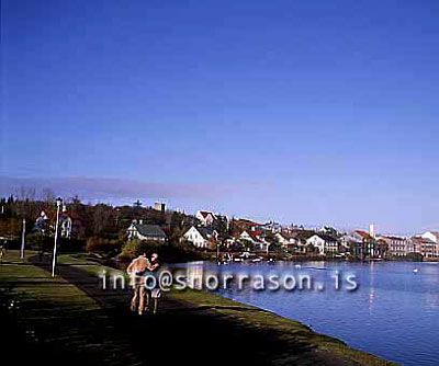 hs011618-01.jpg
par við tjörnina
couple at the pond in Reykjavik