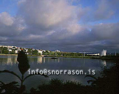 hs011352-01.jpg
tjörnin, the pond, miðbærinn
Summer evening in the city centrum