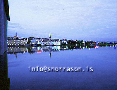 hs000088-01.jpg
Tjörnin, Fríkirkjuvegur
City hall and the pond in twilight