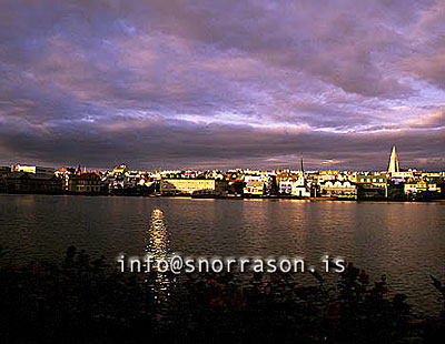 hs000057-01.jpg
Tjörnin, miðbærinn, city center
evening light in Hljómskálagardur park