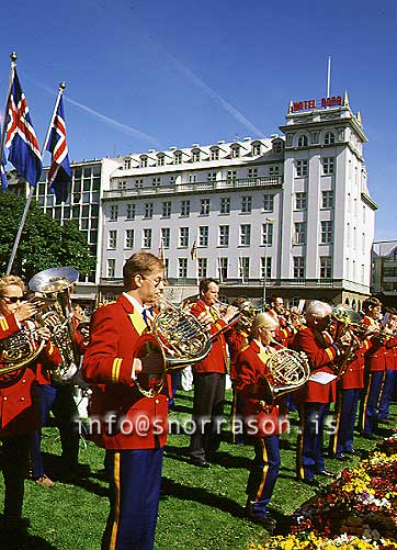 hs007024-01.jpg
Austurvöllur, 17. júní, Iceland´s national day