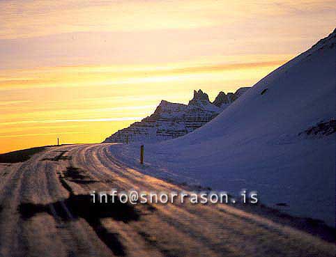 hs014617-01.jpg
hálka, vetrarfærð, vegur, slippery road