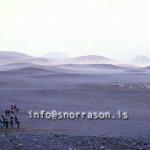 hs013673-01.jpg
gönguhópur á hálendinu, hikers walking through a desert