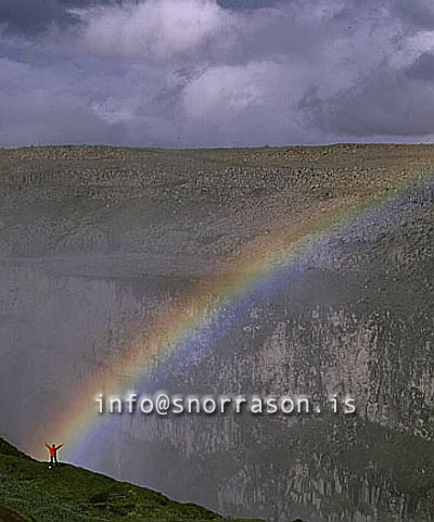 hs012589-01.jpg
maður og regnbogi, Jökulsárgljúfur, 
man and rainbow