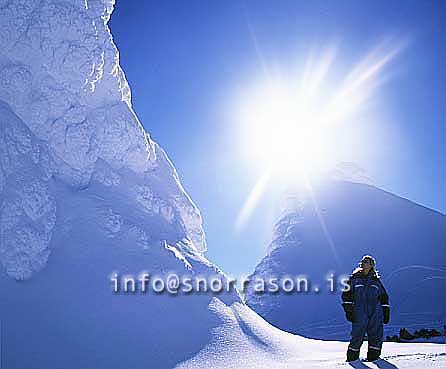 hs012401-01.jpg
á Snæfellsjökli
Traveler enjoying Snaefellsjokull glacier