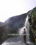 hs011506-01.jpg
maður fær sér sturtu í heitum fossi,  Laugavalladalur, 
man taking a shower in a warm waterfall, warm stream