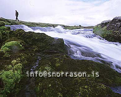 hs010872-01.jpg
maður á göngu, man walking
A stream in se- Iceland, Skaftártunga