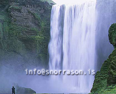 hs010831-01.jpg
maður og foss, 
man and waterfall