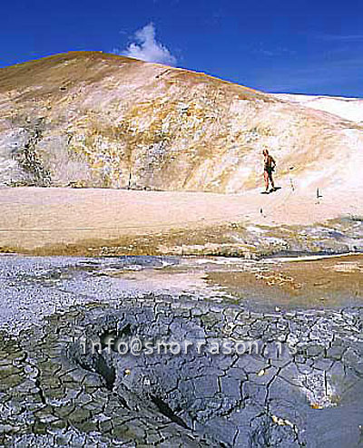 hs010483-01.jpg
maður á hverasvæði, man in a geothermal area