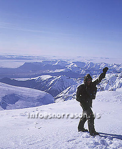 hs009945-01.jpg
maður á fjallstoppi, man on mountains top, 
Hvannadalshnjúkur, highest peak in Iceland, 2119m