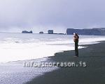 hs009760-01.jpg
maður í sand fjöru
black sand beach south Iceland,  Dyrhólaey in the background