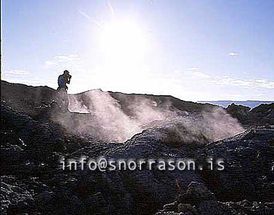 hs008963-01.jpg
man in a geothermal area, maður að taka myndir,Leirhnjúkur, man taking photographs
