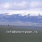 hs008575-01.jpg
maður á göngu, Ingólfshöfði, 
man walking, black sand