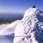 hs006166-01.jpg
maður á fjallstindi, man on mountain top, 
Snaefellsjökull glacier w - Iceland