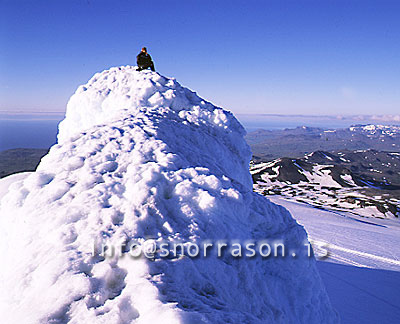 hs006164-01.jpg
maður á fjallstindi,man on mountains top

west Iceland