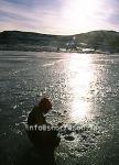 hs004251-01.jpg
maður að veiða í  gegnum ís
man fishing through ice