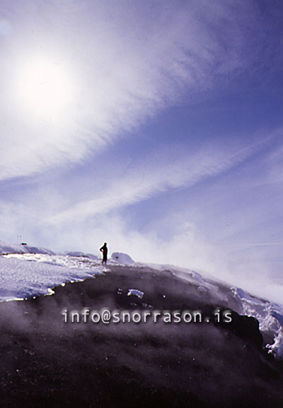 hs003873-01.jpg
á fjallstoppi, á toppi Heklu
On top of Mt. Hekla, south Iceland