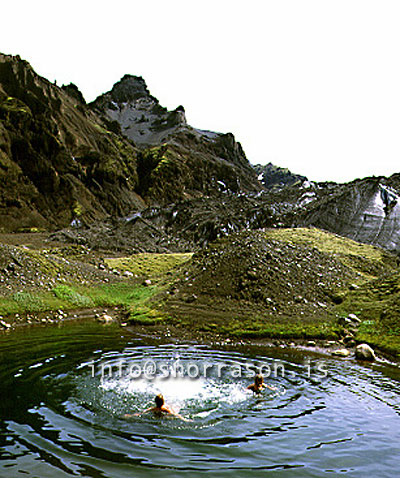 hs003089-01.jpg
fólk að synda í lítilli tjörn, people swimming, Thorsmörk