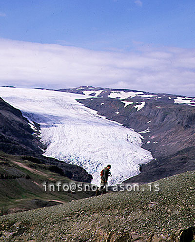 hs001045-01.jpg
maður á göngu, man walking, man hiking