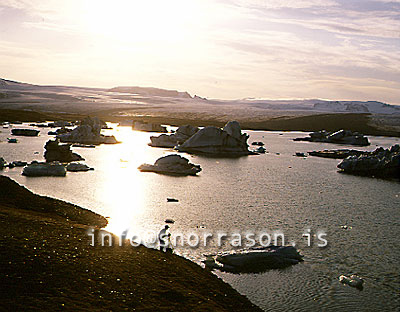 hs000952-01.jpg
skuggamyndaf manni,  við Jökulsárlón
man at the glacier Lagoon