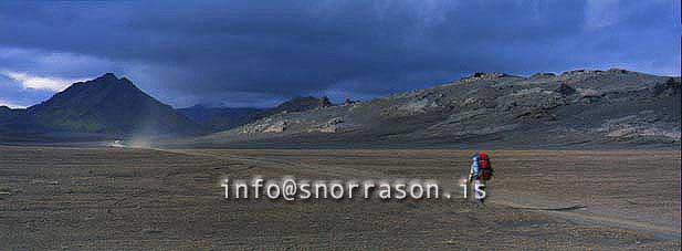 hs014423-01.jpg
göngumaður á fjallabaki syðra, 
hiker, mountain road, south highland