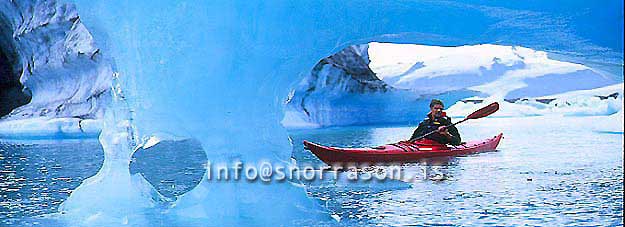 hs014185-01.jpg
maður á kayak á jökulsárlóni
man sailing a kayak at the Glacier Lagoon