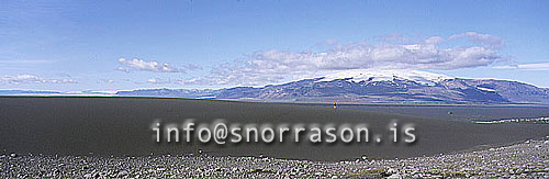 hs008115-01.jpg
maður gangandi í sandi, man walking in the sand, 
Ingólfshöfði, Öræfajökull, Öraefi SE - Iceland