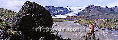 hs008112-01.jpg
maður að horfa á jökulána, man watching the river, 
Kvíá, Kvíárjökull, Öræfasveit, Öraefi SE - Iceland