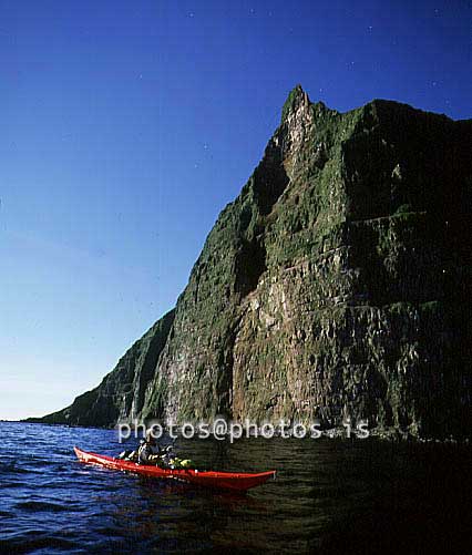 hs015298-01.jpg
kayak undir Hælavíkurbjargi ( 550m )
Haelavikurbjarg cliff ( 550m )