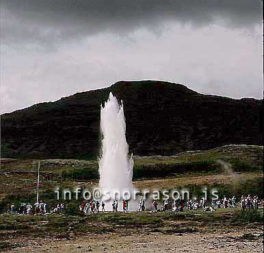 hs010088-01.jpg
The very active hotspring, Strokkur in Haukadalur
S - Iceland