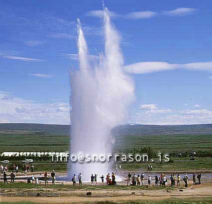 hs009729-01.jpg
Iceland´s most active hot spring, Strokkur
erupt´s every 6-12 minutes