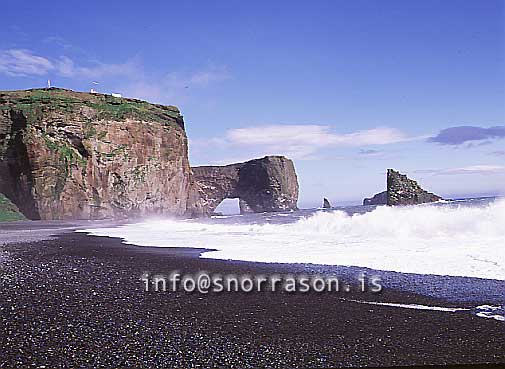 hs008342-01.jpg
From the rock, Dyrhólaey, south Iceland, surrouded by black sand