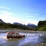 hs003103-01.jpg
Jeep crossing the glacial river Krossá in Thorsmörk